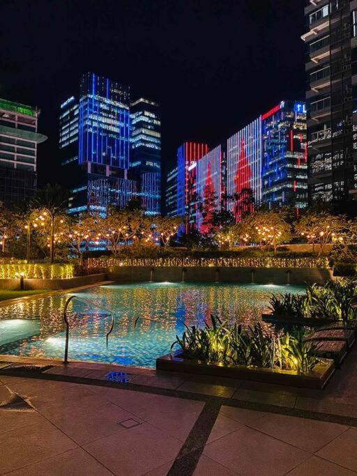 Cosy Executive 1 Bedroom Uptown Parksuites Ultra Fast Internet มะนิลา ภายนอก รูปภาพ