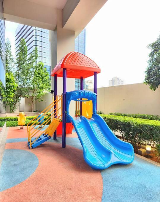 Cosy Executive 1 Bedroom Uptown Parksuites Ultra Fast Internet มะนิลา ภายนอก รูปภาพ