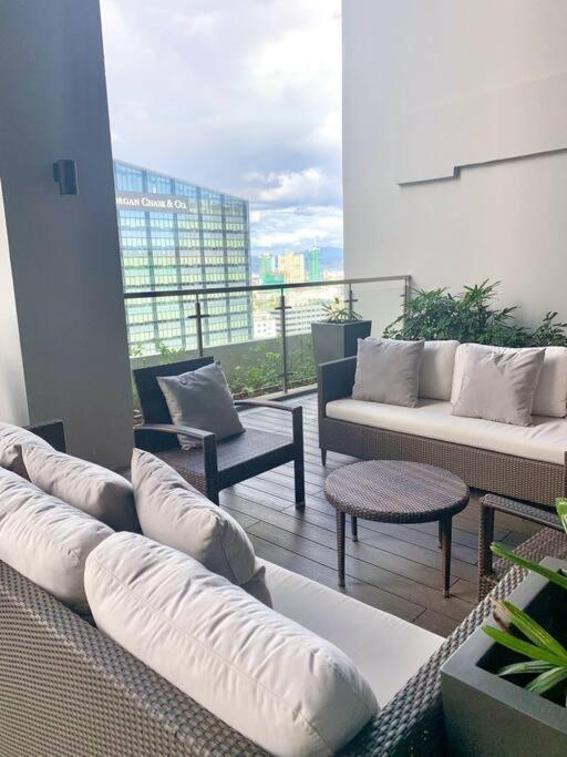Cosy Executive 1 Bedroom Uptown Parksuites Ultra Fast Internet มะนิลา ภายนอก รูปภาพ