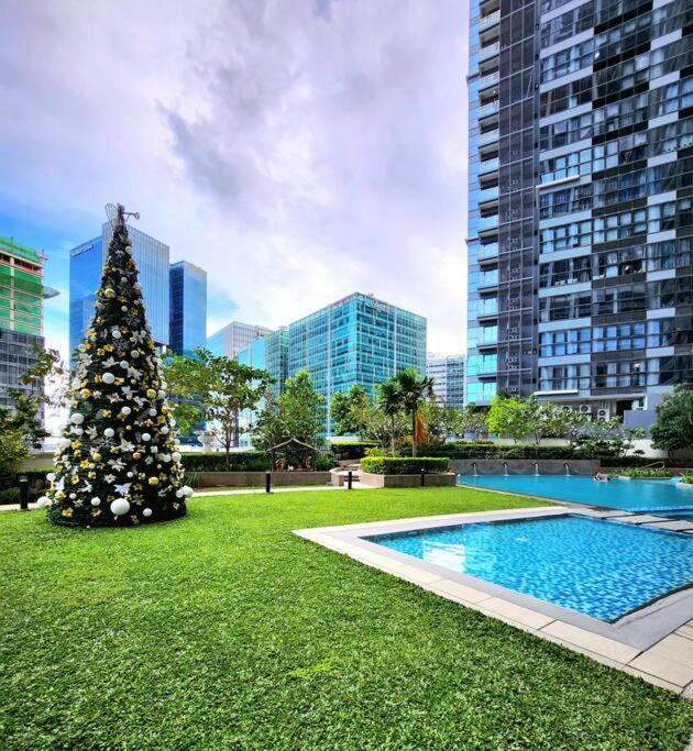 Cosy Executive 1 Bedroom Uptown Parksuites Ultra Fast Internet มะนิลา ภายนอก รูปภาพ