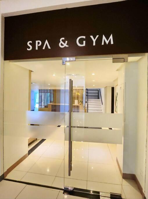 Cosy Executive 1 Bedroom Uptown Parksuites Ultra Fast Internet มะนิลา ภายนอก รูปภาพ