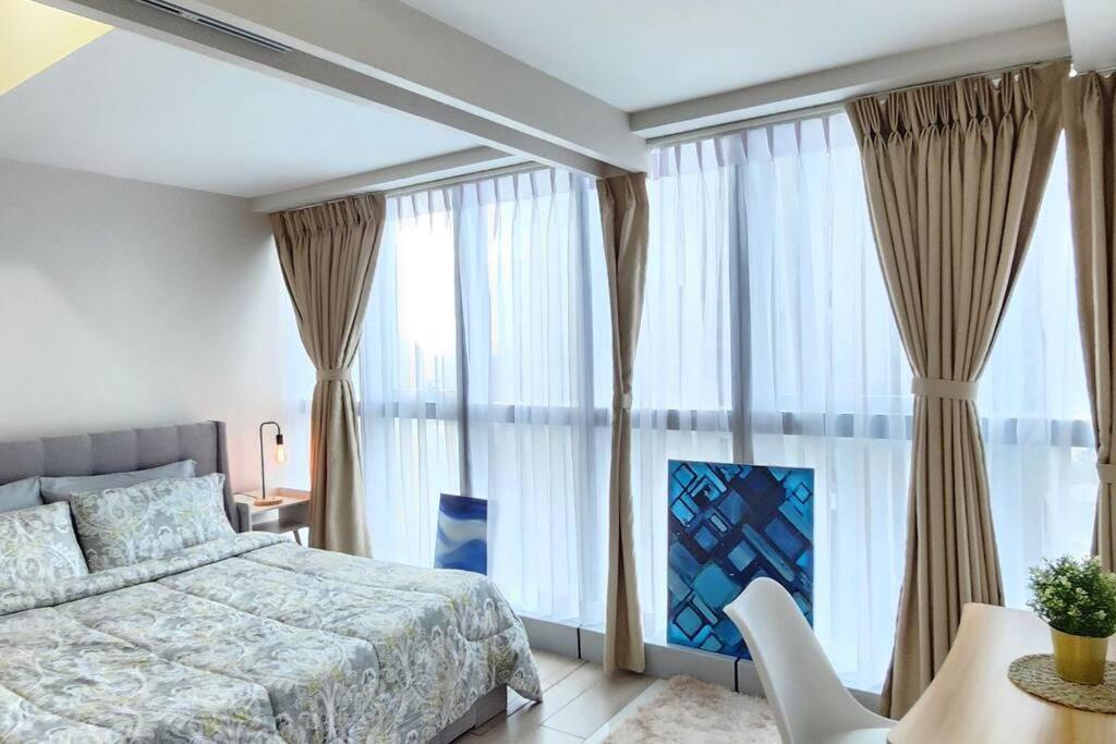 Cosy Executive 1 Bedroom Uptown Parksuites Ultra Fast Internet มะนิลา ภายนอก รูปภาพ